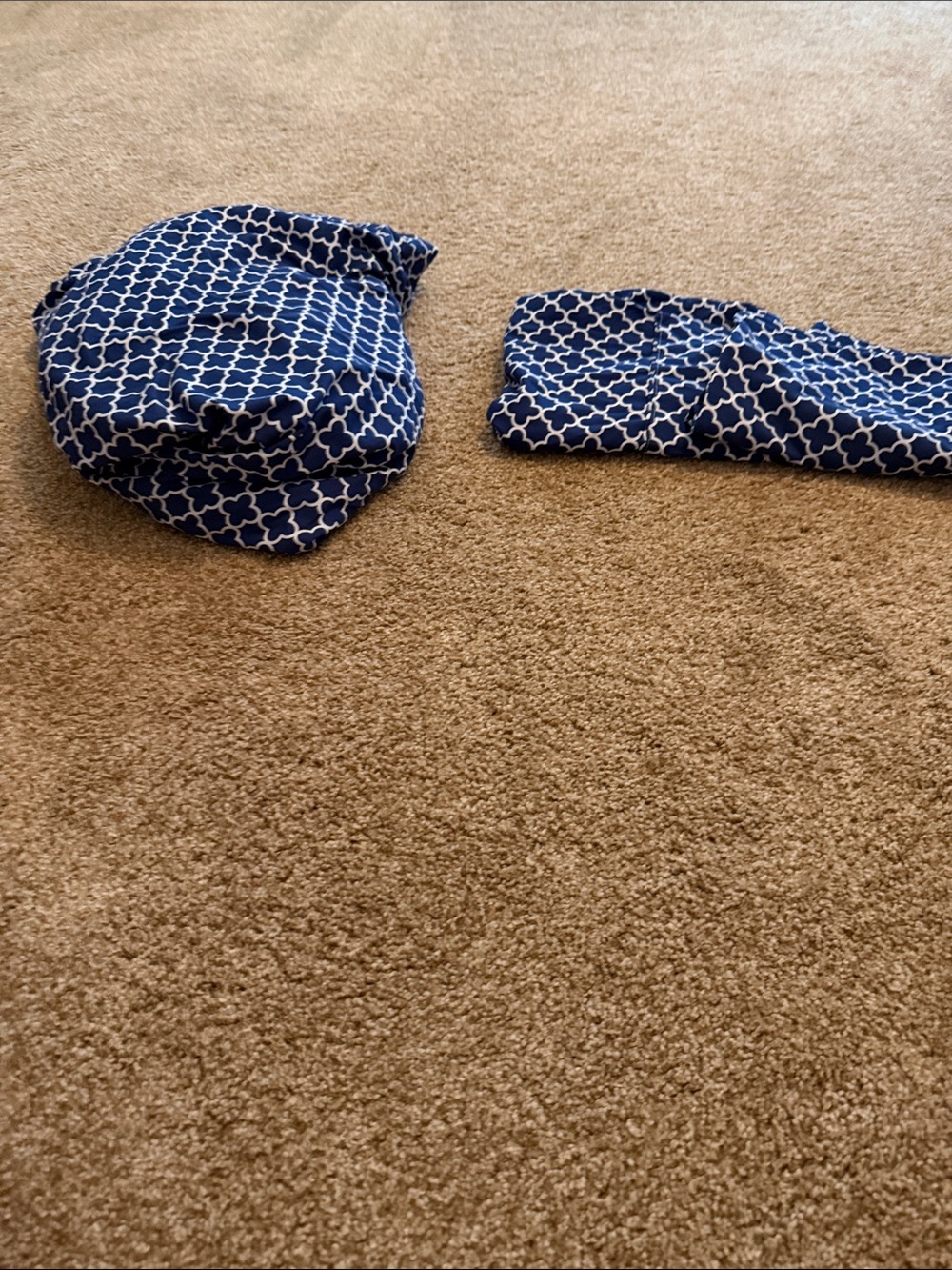King size fitted sheet and two pillowcases no no no top sheet included